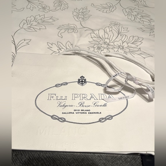 Prada Gift Box & Shopping Bag (From the Milan Flagship Store) - Picture 4 of 7